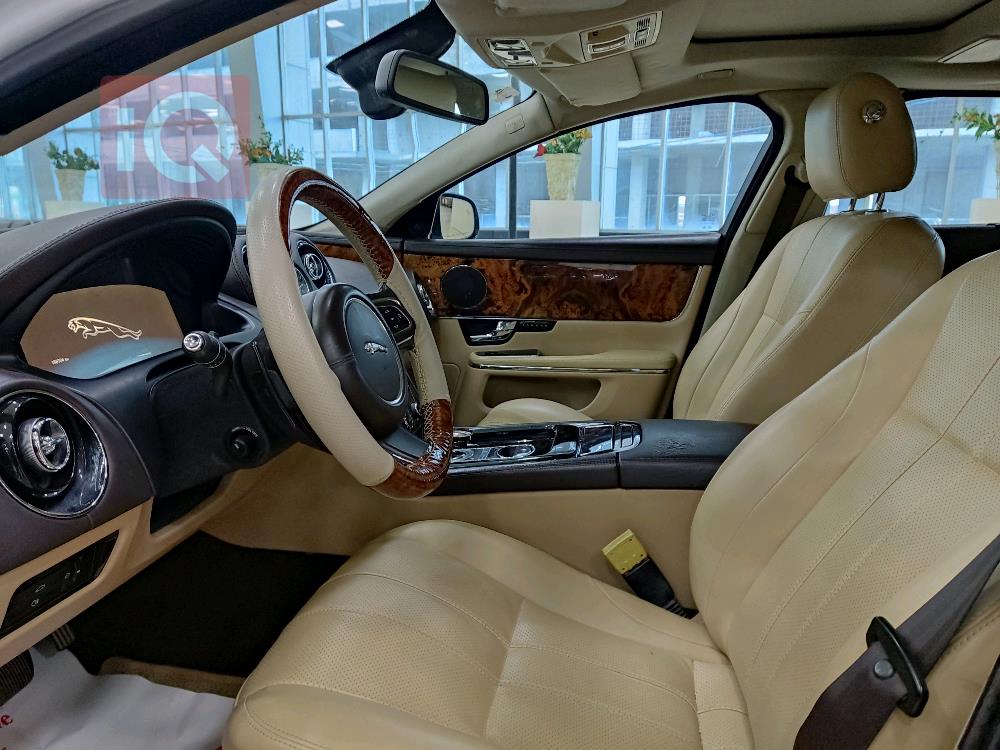 جاكوار XJ